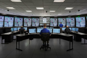 俄勒冈州努斯卡尔电力公司小型模块化反应堆设计设施的模拟器控制室。