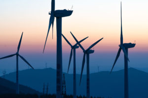 中国河北省的风电场，一些较老的清洁能源项目现在正在用于碳信用。