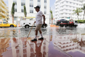 普遍洪水在迈阿密海滩，佛罗里达州于2015年9月。