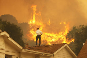 泉消防侵入房子打击士气,加州在2013年。