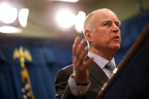 州长杰里·布朗最近推动了加州限额交易计划的延期。