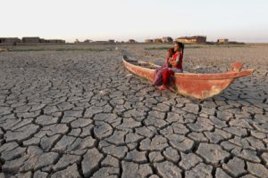 2022年7月，伊拉克干旱危险中央沼泽的干燥景观。