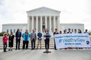 二十一名年轻的美国人，11至22岁，正在起诉美国政府未能解决气候变化。