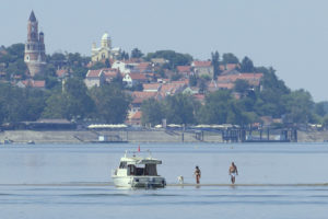低水位在贝尔格莱德多瑙河,塞尔维亚在2022年8月15日。