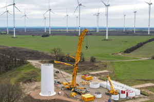 风力涡轮机在建雅克布斯,德国,1月。