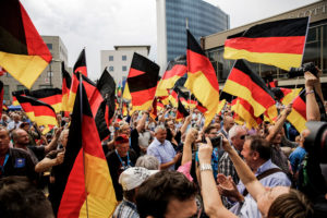 7月在德国Cottbus的右右派对的选举集会。