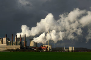 德国纽拉特的一家燃煤电厂。中国已承诺到2038年逐步淘汰煤炭。