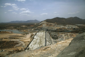 2015年盛大埃塞俄比亚文艺复兴水坝建设中.6,000兆瓦大坝，现已接近完成，将是非洲最大的。
