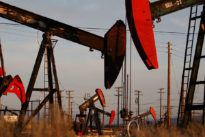 加利福尼亚州麦基特里克附近的油田。