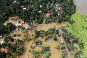 去年8月，印度喀拉拉邦的部分淹没了房屋。