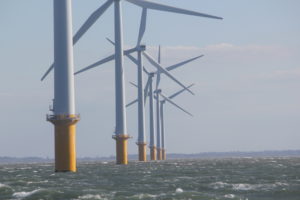 在U.K的Burbo银行项目的风力涡轮机。