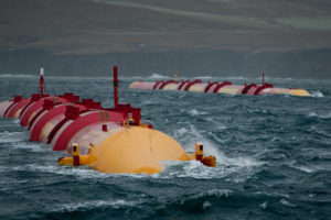 由Pelamis Wave Power设计的机器位于苏格兰奥克尼群岛的欧洲海洋能源中心（EMEC）的Billia Croo测试地点。波动开发人员面临的主要挑战已被证明是利用波浪力量的复杂性，这导致了许多设计。