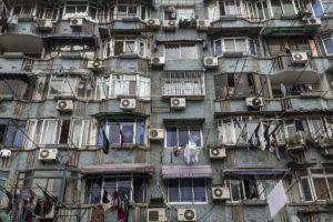 中国一住宅建筑上的空调。