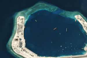 的卫星视图Subi礁2016年7月后变成一个军事中心。