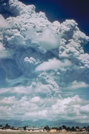 1991年菲律宾皮纳图博火山爆发。