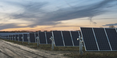明尼苏达州的北极星太阳能农场（North Star Solar Farm）产生了足够的电力，可为20,000户家庭供电。