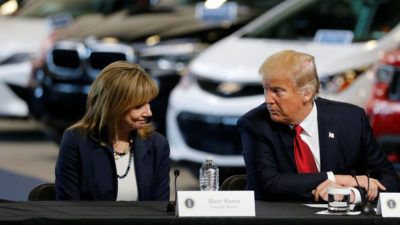 通用汽车公司首席执行官玛丽·巴拉（Mary Barra）于2017年3月在密歇根州伊普西兰蒂镇举行的新闻稿中与特朗普总统进行了交谈。