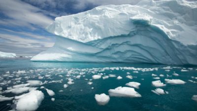 西南极洲的冰川和浮冰架越来越不稳定。