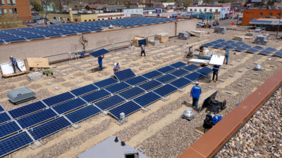 一个204千瓦的社区太阳能阵列被安装在明尼阿波利斯的夏伊洛圣殿国际教会的屋顶上。