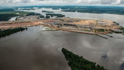 2015年，亚马逊河支流新谷河上正在建设的贝罗蒙特大坝。