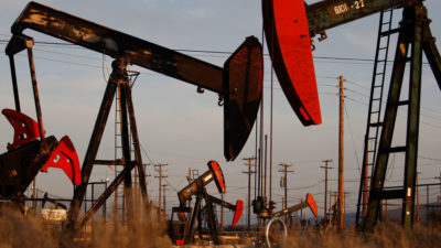 加州麦基特里克附近的一个油田。