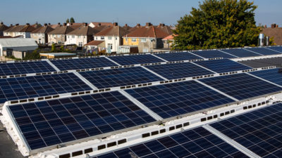 一个25千瓦太阳能阵，在英国布里斯托尔的社区拥有能源合作社的一部分。