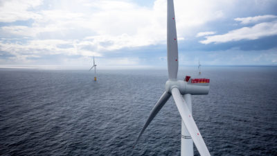 位于北海的苏格兰海风项目的浮动涡轮机。