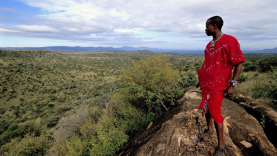 Il Ngwesi部落管理的土地上的一名Maasai男子。
