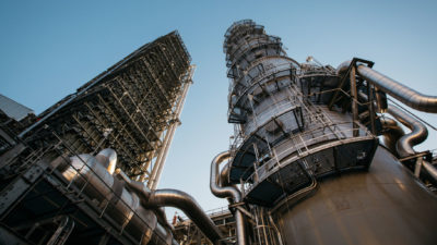 在德克萨斯州的佩特拉·诺瓦（Petra Nova）发电厂，碳捕获技术可减少四个燃煤机组之一的二氧化碳排放。