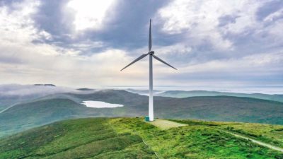 去年9月的一场风干旱期间，苏格兰设得兰群岛上的风力涡轮机。