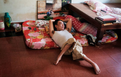 40岁的Nguyen Kien在他位于Bien Hoa空军基地以南的Trung Dung的家中，腿部暴露于二恶英。