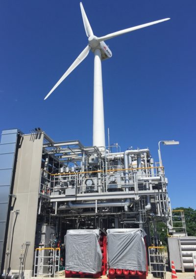一个绿色的氨试点项目在日本福岛可再生能源研究所。