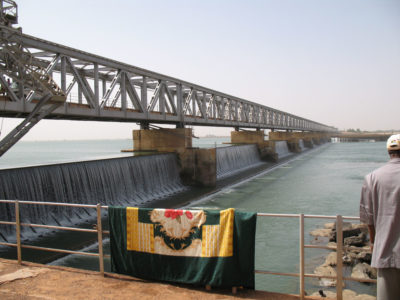 马里的马卡拉大坝，从尼日尔河引水灌溉水稻和棉花等作物。