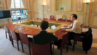 3月10日，法国总统埃马纽埃尔·马克龙在巴黎Élysée宫与其他欧盟领导人举行视频会议。