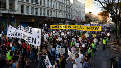 11月7日，拜登的支持者，包括倡导绿色新政的气候活动家，在费城庆祝。