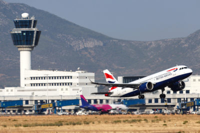 空中客车A320Neo从雅典国际机场起飞。较慢的风使飞机更难起飞。