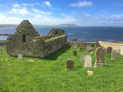 由于气候变化，圣玛丽·克里克的中世纪教堂在Rousay Island上的奥克尼沿海考古的另一个例子。