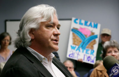 Des Moines Water Works总经理比尔斯托是爱荷华州LAX水质法律的声音批评。