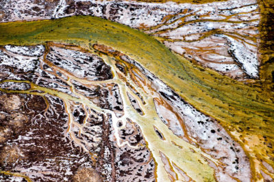 从空中，大量科罗拉多河三角洲看起来像马赛克，旧河流渠道的拼凑而成，土地干燥。