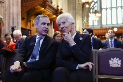 即将离任的英格兰银行州长马克·卡尼（Mark Carney）（左）与欧洲中央银行总裁克里斯汀·拉加德（Christine Lagarde）（右）在2月份的联合国气候金融活动中。