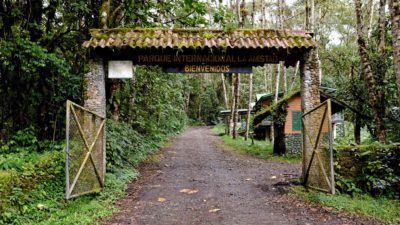 La Amistad国家公园的入口，根据与政府的联合管理计划，现在将由Naso控制。