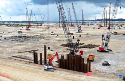 2021年5月，在得克萨斯州亚瑟港附近的金河通道LNG出口码头的建设。