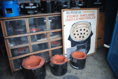 戈马的一家商店出售高效炉灶，这种炉灶的燃料消耗量只有传统炉灶的一半。北基伍省目前大约有76000个高效炉灶在使用。