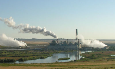 附近的922兆瓦的燃煤电厂Dave Johnson Glenrock,怀俄明州。