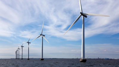 哥本哈根，丹麦的社区拥有的Middelgrunden海上风电场。