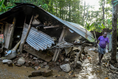 去年8月喀拉拉邦大范围洪水后，潘巴河岸边的一所房屋被毁。洪水来临时，25万人被迫住进救济营。