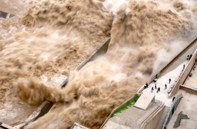 2019年，中国河南省三门峡大坝开始放水，以防止大坝溢流。