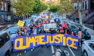 示威者3月在日落公园，布鲁克林去年9月，支持社区导向的气候司法倡议。