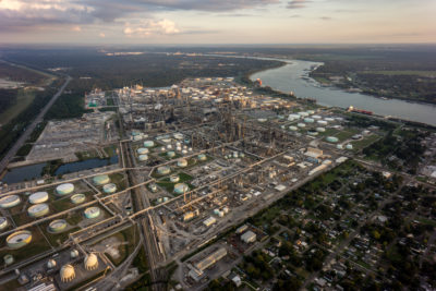 石化植物和炼油厂旁边是路易斯安那州“癌症小巷”的住宅区。