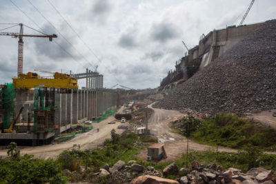 在建的Belo Monte大坝兴谷河河,2014年,亚马逊河的一个支流。